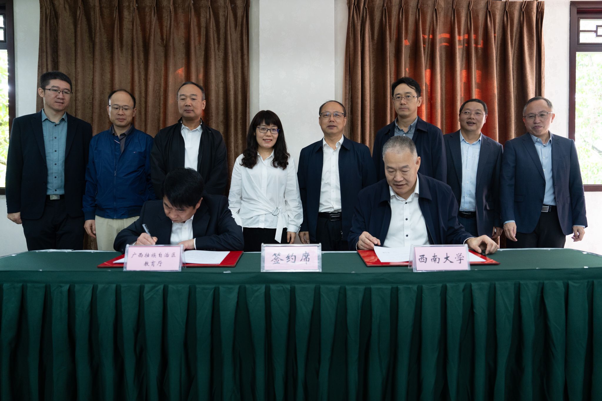原图大小:15.80MB文件名称:学校与广西教育厅签署教育合作协议3.jpg